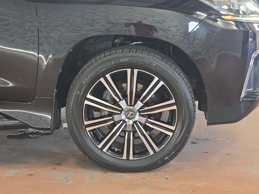 Used 2019 Lexus LX 570 4WD w/ Luxury Package image 9