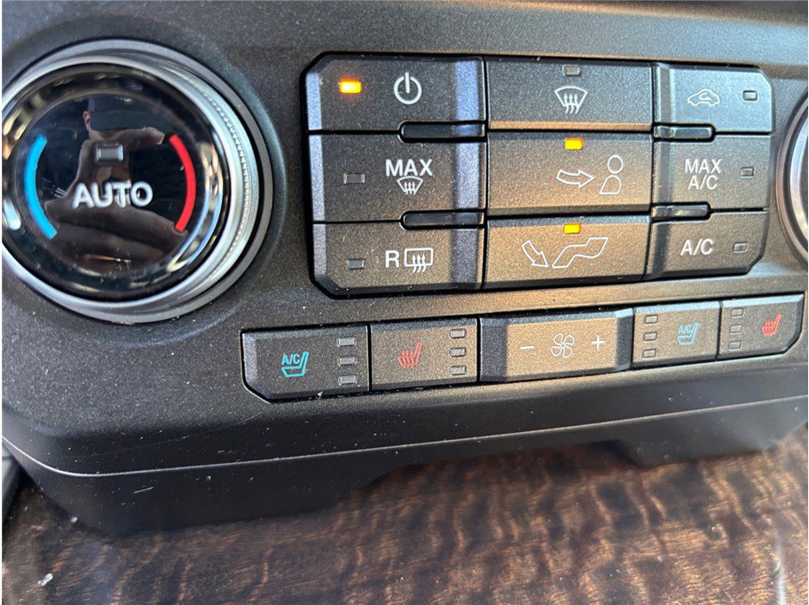 Used 2017 Ford F150 Platinum w/ Equipment Group 701A Luxury image 34