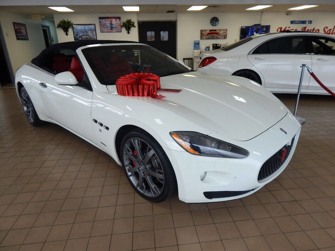 Used 2011 Maserati GranTurismo Base 2dr Convertible image 2