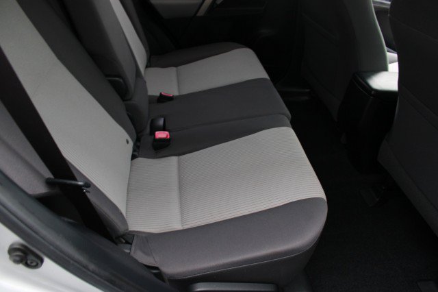 Used 2015 Toyota RAV4 LE FWD image 18