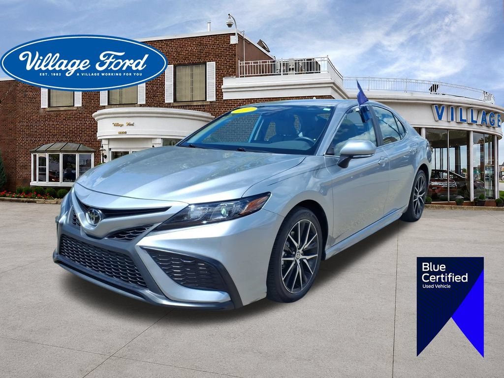 Used 2024 Toyota Camry SE w/ Cold Weather Package FWD image 1
