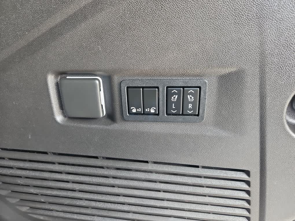 Used 2021 Chevrolet Tahoe Premier AWD/4WD image 25