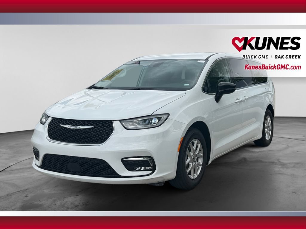 Used 2024 Chrysler Pacifica Touring-L FWD image 5