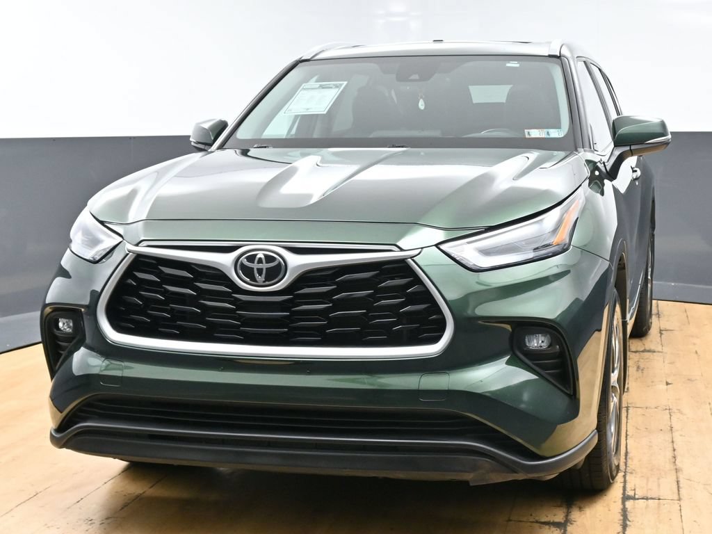 Used 2023 Toyota Highlander XLE AWD/4WD image 5