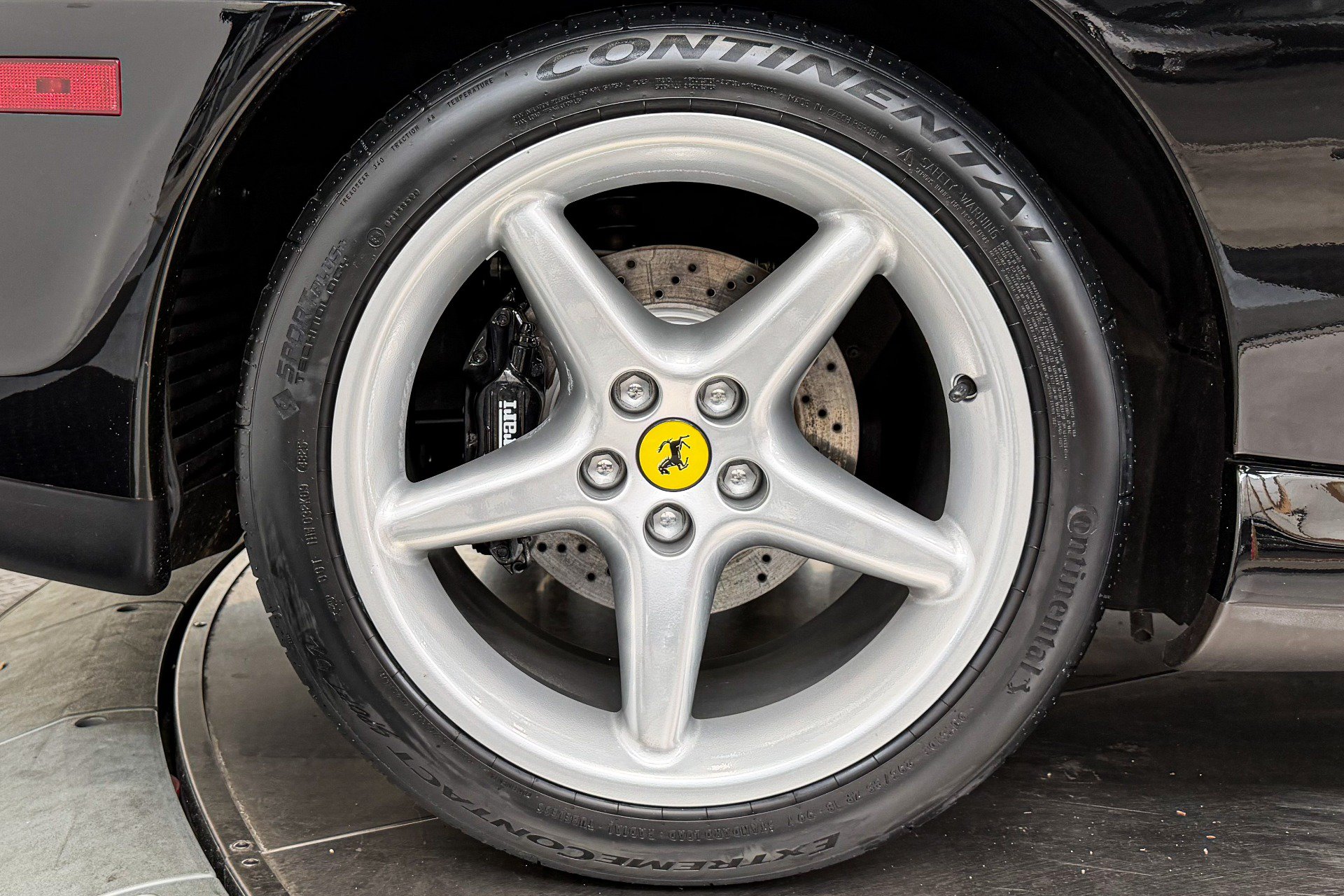 Used 1998 Ferrari 550 Maranello Coupe RWD image 30