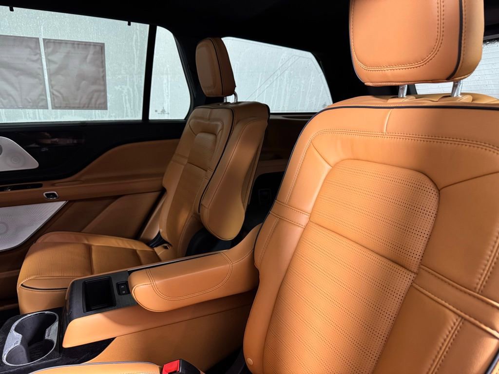 Certified 2025 Lincoln Aviator Black Label w/ Jet Appearance Package image 51