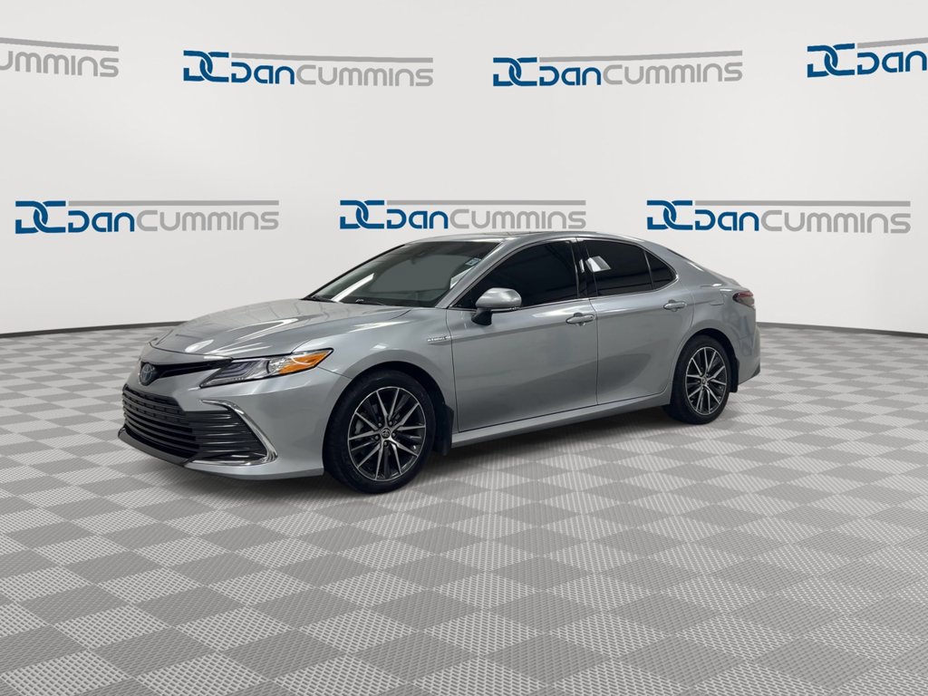 Used 2021 Toyota Camry XLE w/ Navigation Upgrade Package FWD image 4