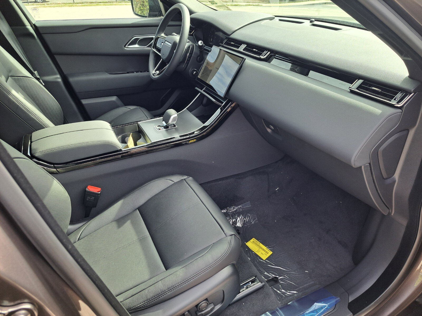 New 2025 Land Rover Range Rover Velar Dynamic SE image 2