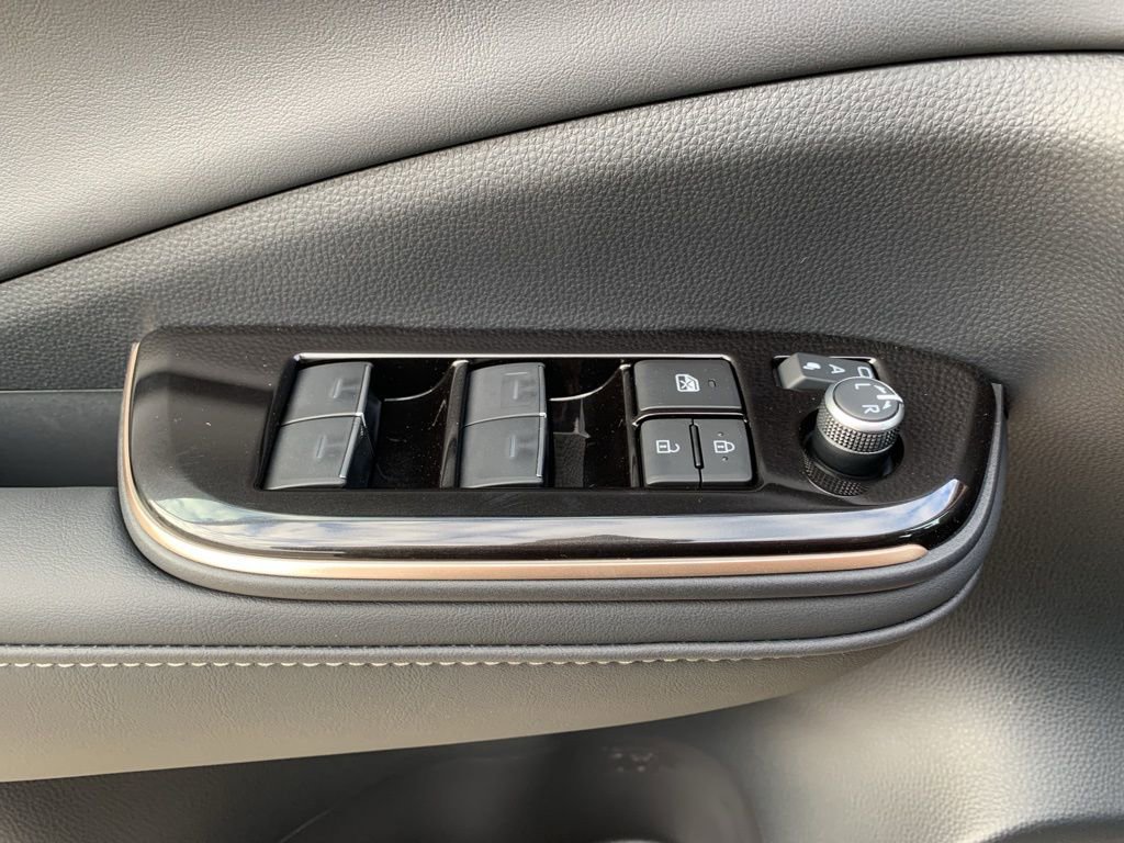 New 2025 Toyota Crown Signia image 12