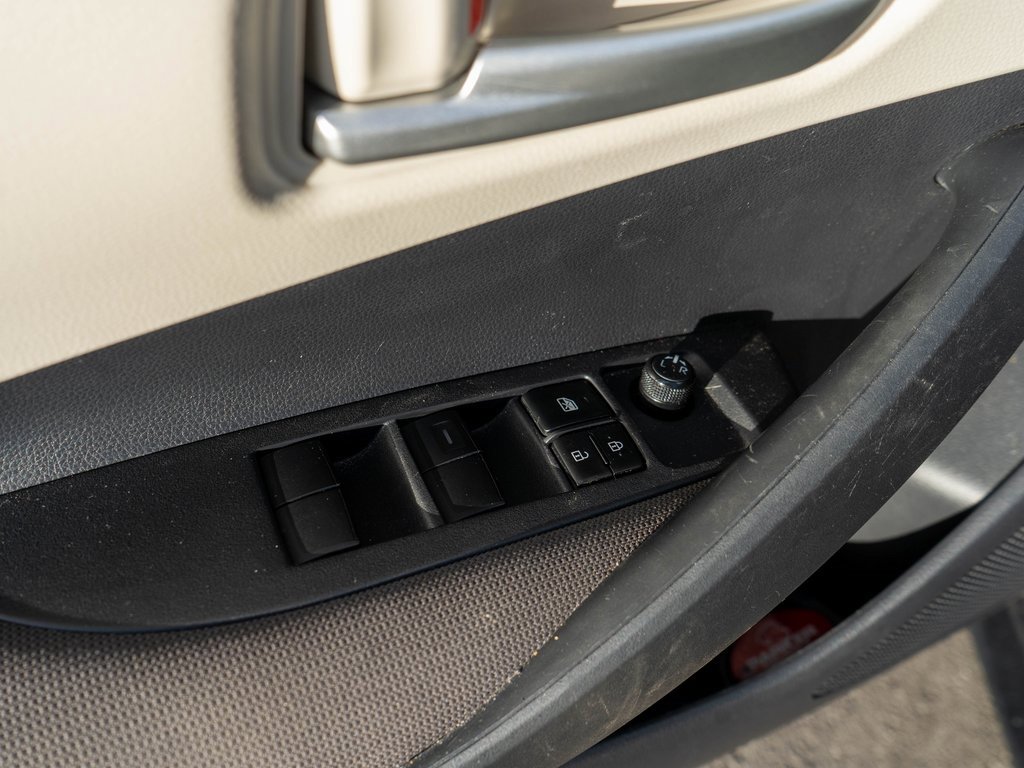 Used 2020 Toyota Corolla LE image 24