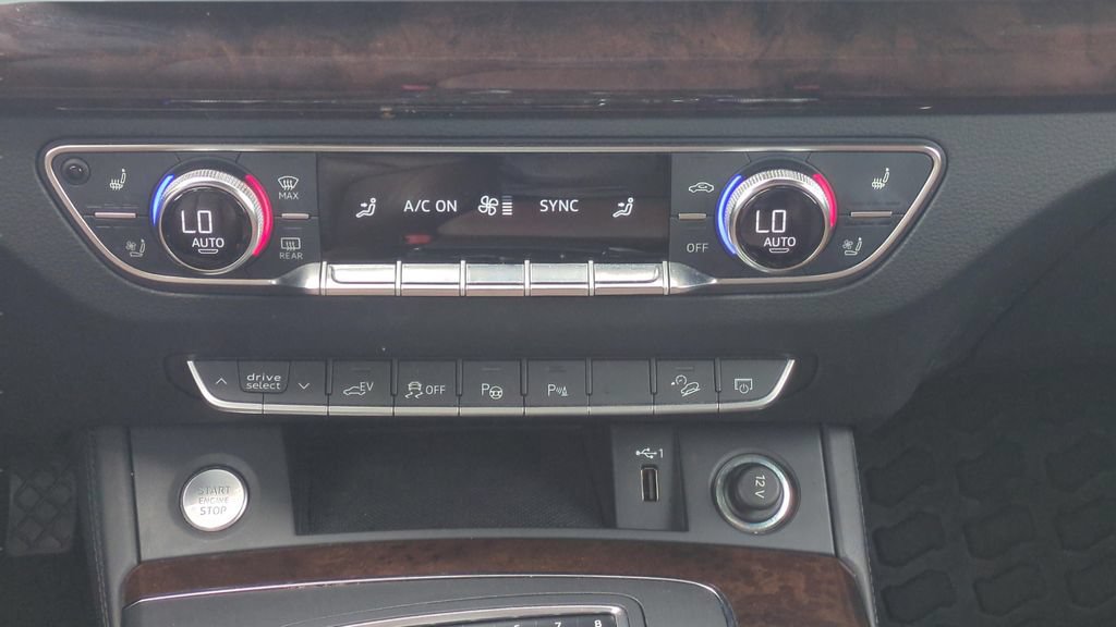 Used 2020 Audi Q5 e Prestige AWD/4WD image 15