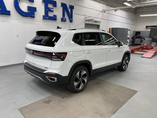 New 2026 Volkswagen Taos SE image 4