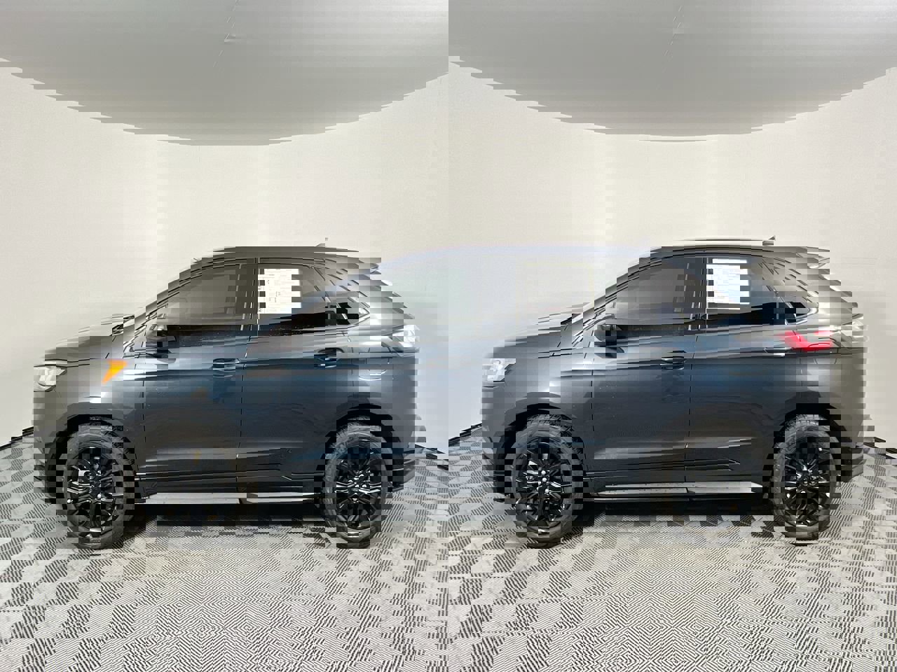 Used 2022 Ford Edge SE w/ Black Appearance Package image 7