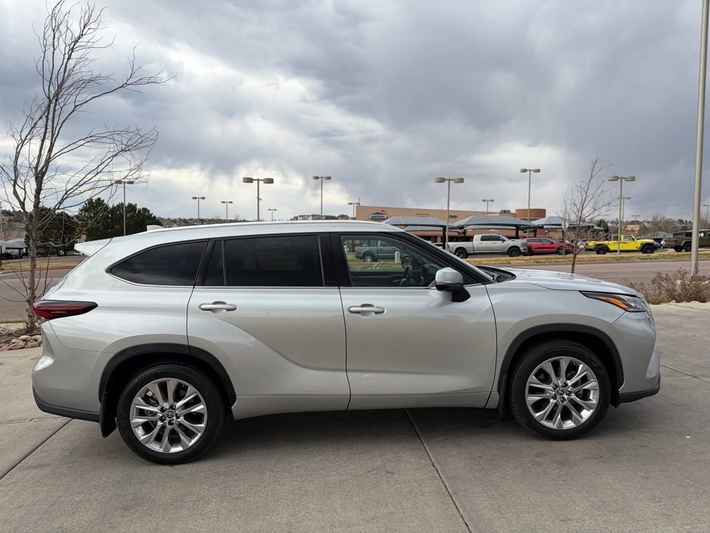 Used 2024 Toyota Highlander Limited AWD/4WD image 14