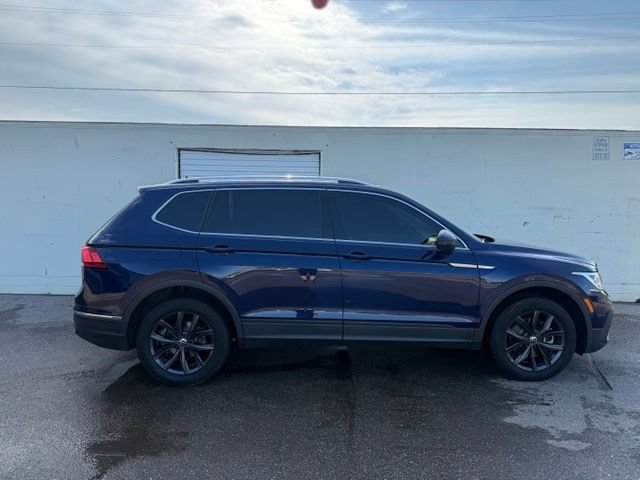 Used 2024 Volkswagen Tiguan SE w/ Panoramic Sunroof Package AWD/4WD image 8