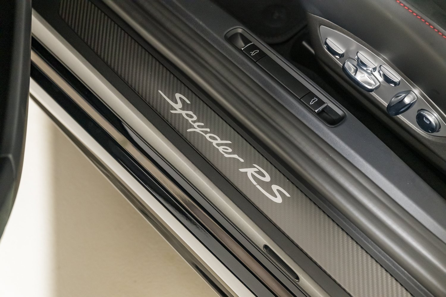Used 2024 Porsche 718 Boxster Spyder RS w/ Light Design Package RWD image 38