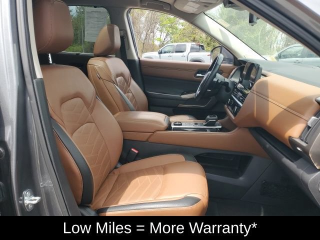 Certified 2023 Nissan Pathfinder Platinum w/ Cargo Package AWD/4WD image 11