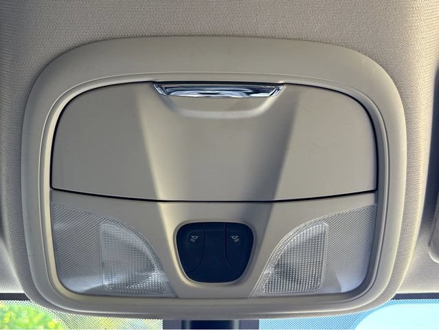 Used 2018 Jeep Cherokee Latitude w/ Altitude Package FWD image 23