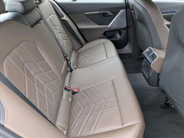 Used 2024 BMW i5 eDrive40i w/ Convenience Package RWD image 19