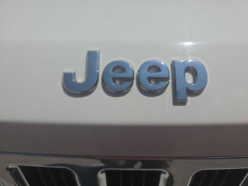 Used 2010 Jeep Liberty Limited w/ Tire & Wheel Group RWD image 11