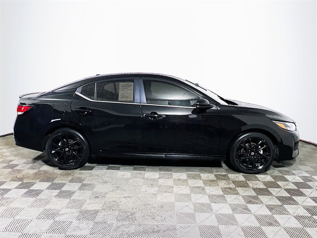 Used 2025 Nissan Sentra SR w/ Midnight Edition image 9