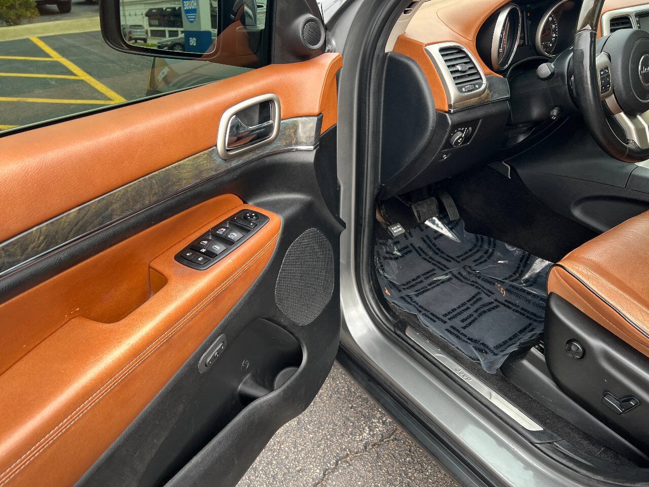 Used 2011 Jeep Grand Cherokee Overland Summit AWD/4WD image 18