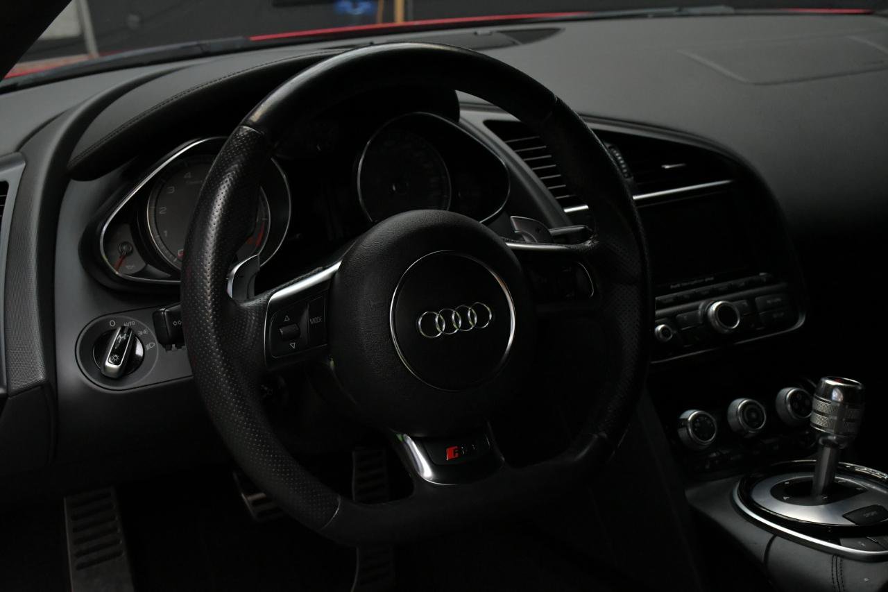 Used 2014 Audi R8 V8 w/ Convenience Package AWD/4WD image 26