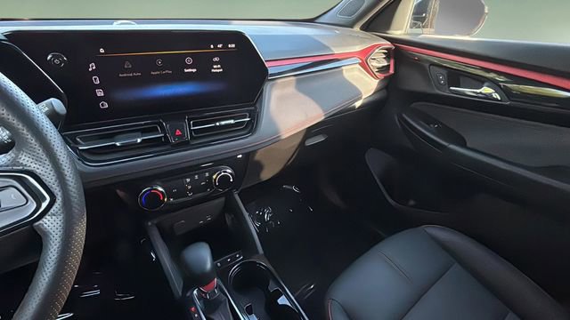 Used 2024 Chevrolet TrailBlazer RS w/ Driver Confidence Package image 24