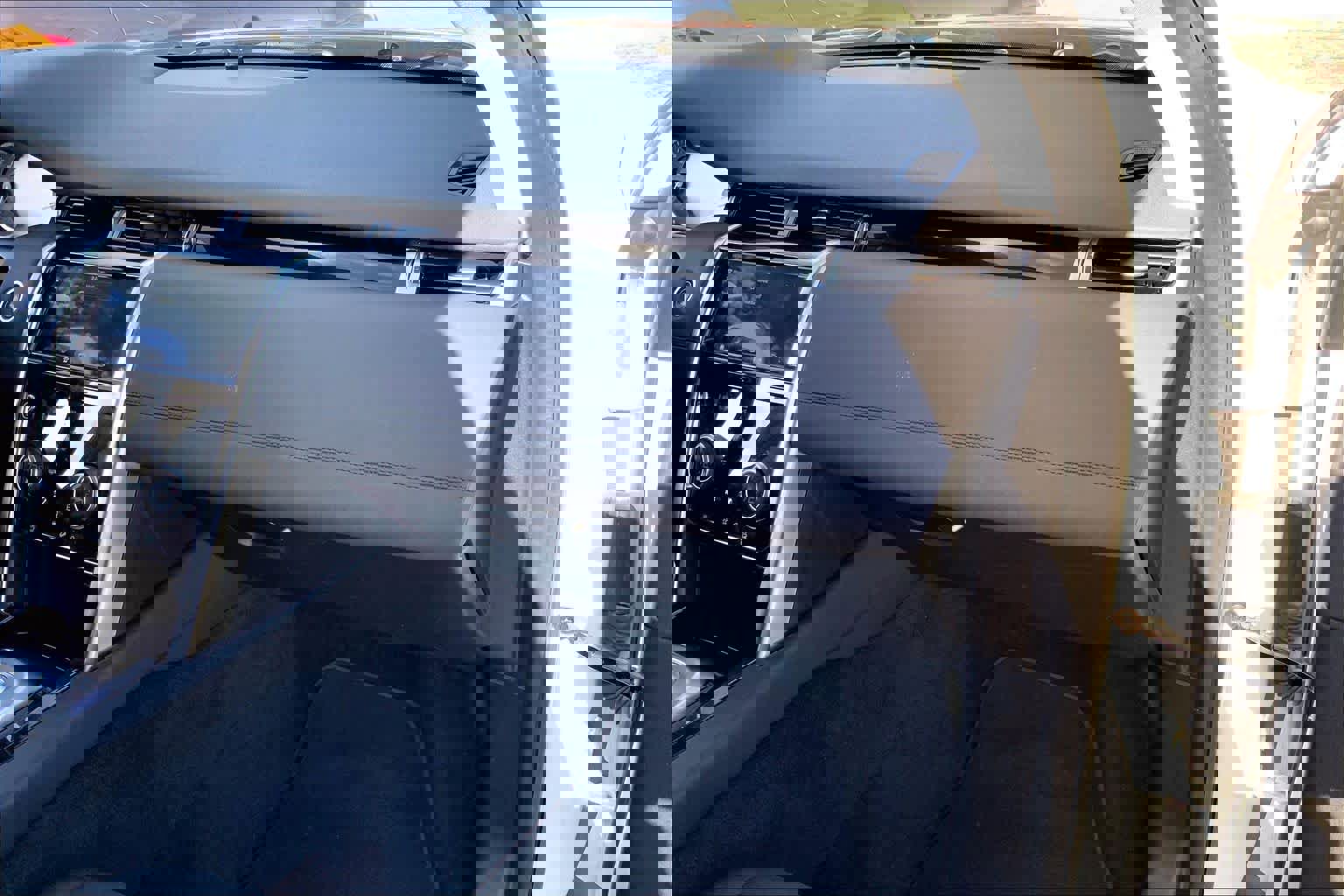 Used 2020 Land Rover Discovery Sport image 17