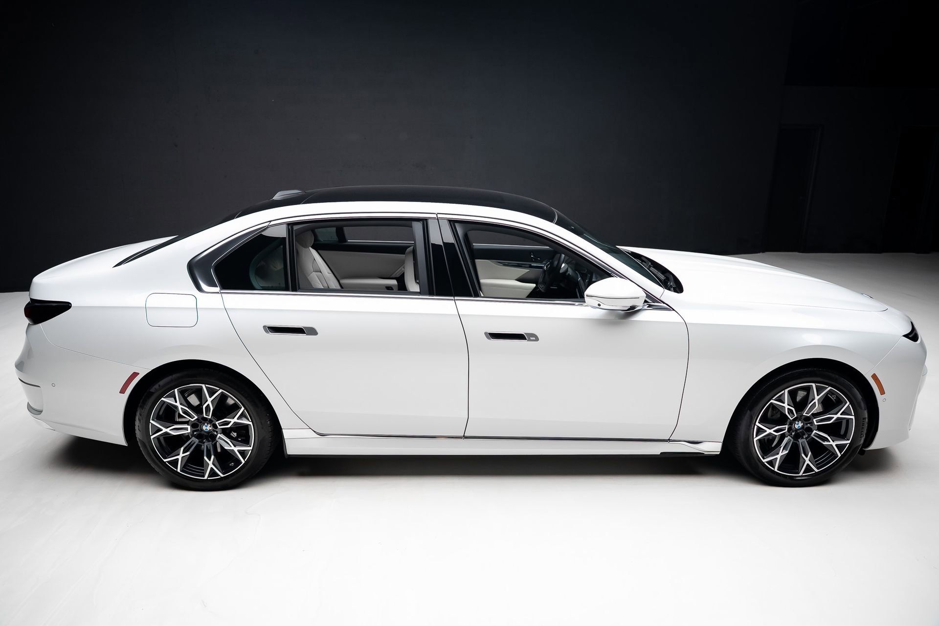 Used 2024 BMW i7 xDrive60 image 34