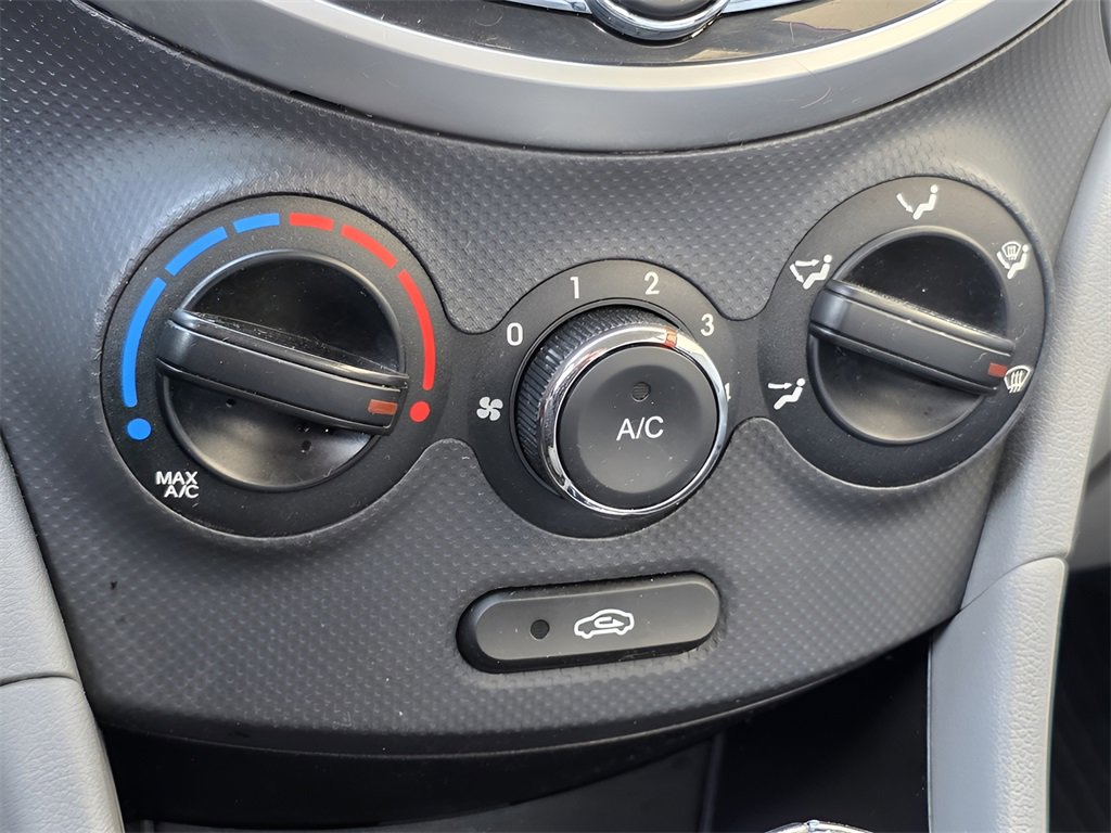 Used 2013 Hyundai Accent SE image 31