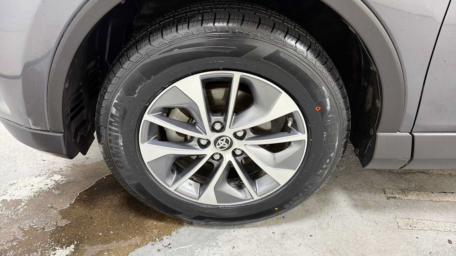 Certified 2018 Toyota RAV4 XLE w/ Carpet Mat Package AWD/4WD image 10