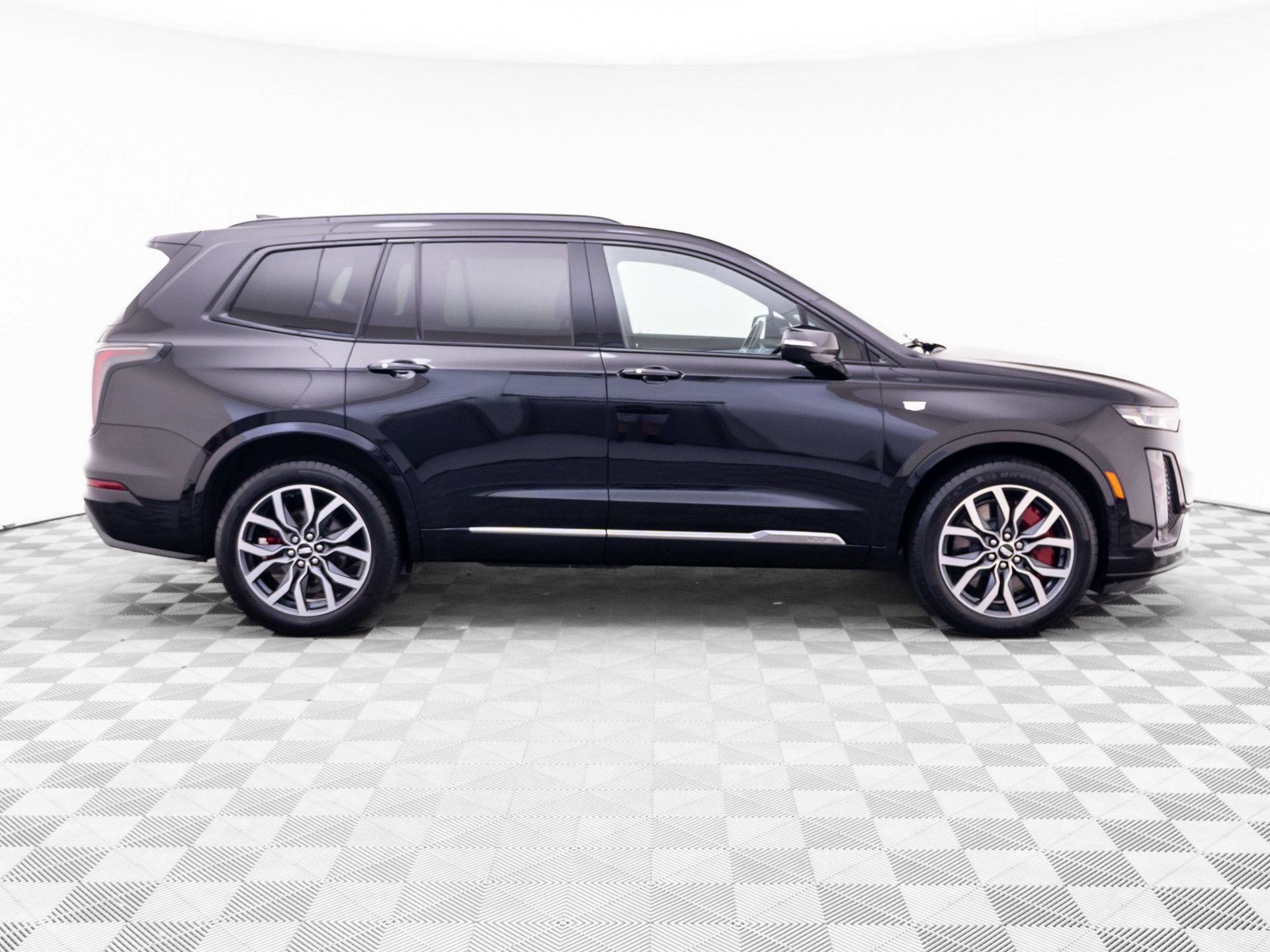 Certified 2024 Cadillac XT6 Sport w/ Technology Package AWD/4WD image 8