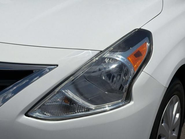 Used 2015 Nissan Versa SV FWD image 9