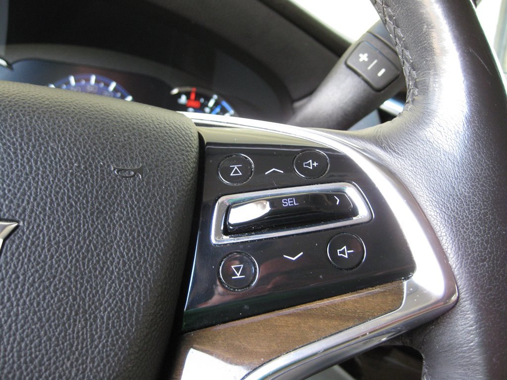 Used 2020 Cadillac Escalade Premium Luxury RWD image 19