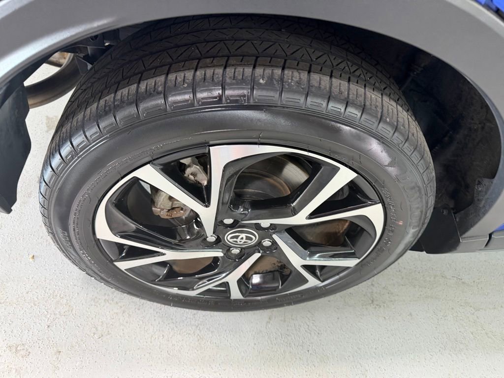 Used 2021 Toyota C-HR XLE FWD image 9