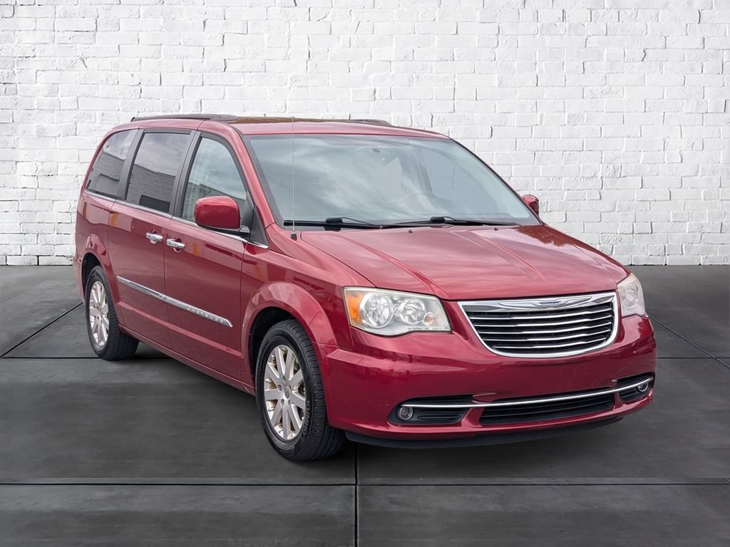 Used 2014 Chrysler Town & Country Touring w/ Driver Convenience Group FWD image 2