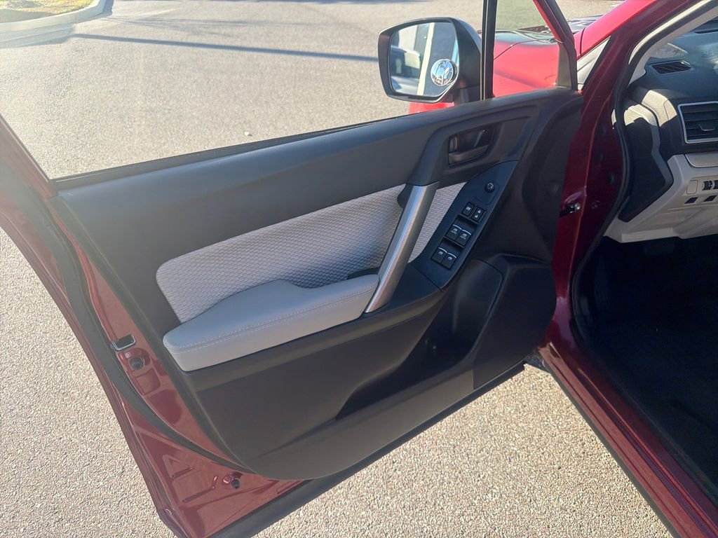 Used 2018 Subaru Forester 2.5i w/ Alloy Wheel Package image 15