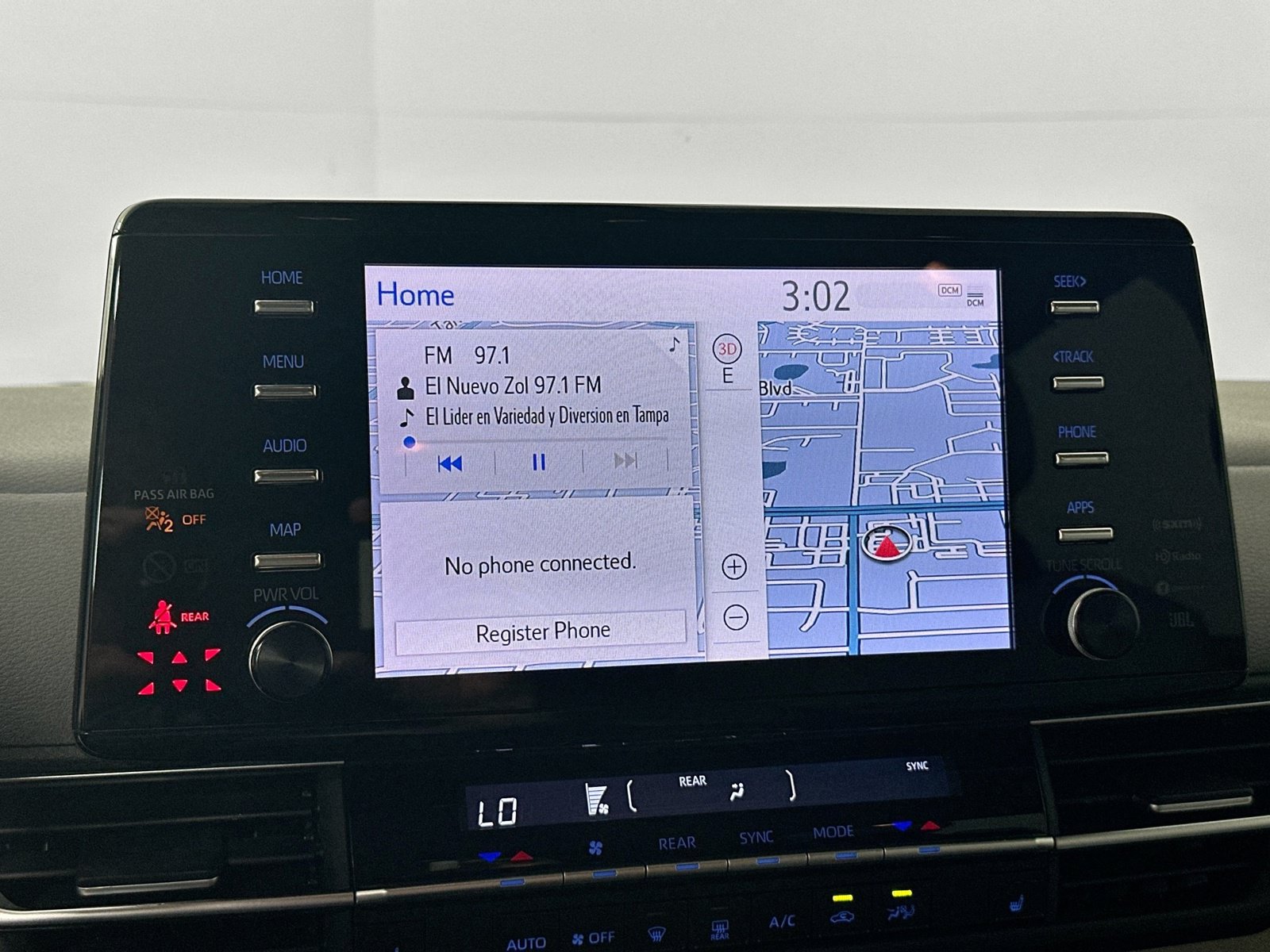 Used 2022 Toyota Sienna XLE w/ XLE Plus Package FWD image 15