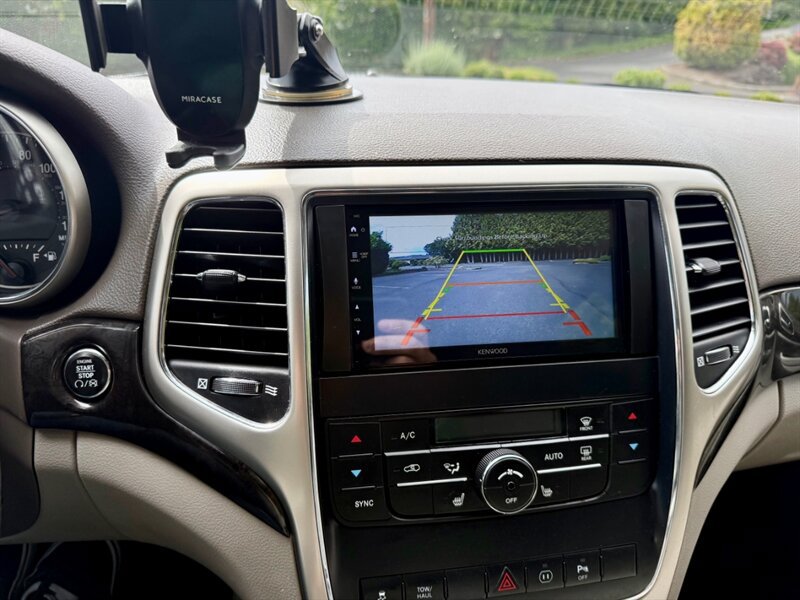 Used 2011 Jeep Grand Cherokee Laredo AWD/4WD image 12