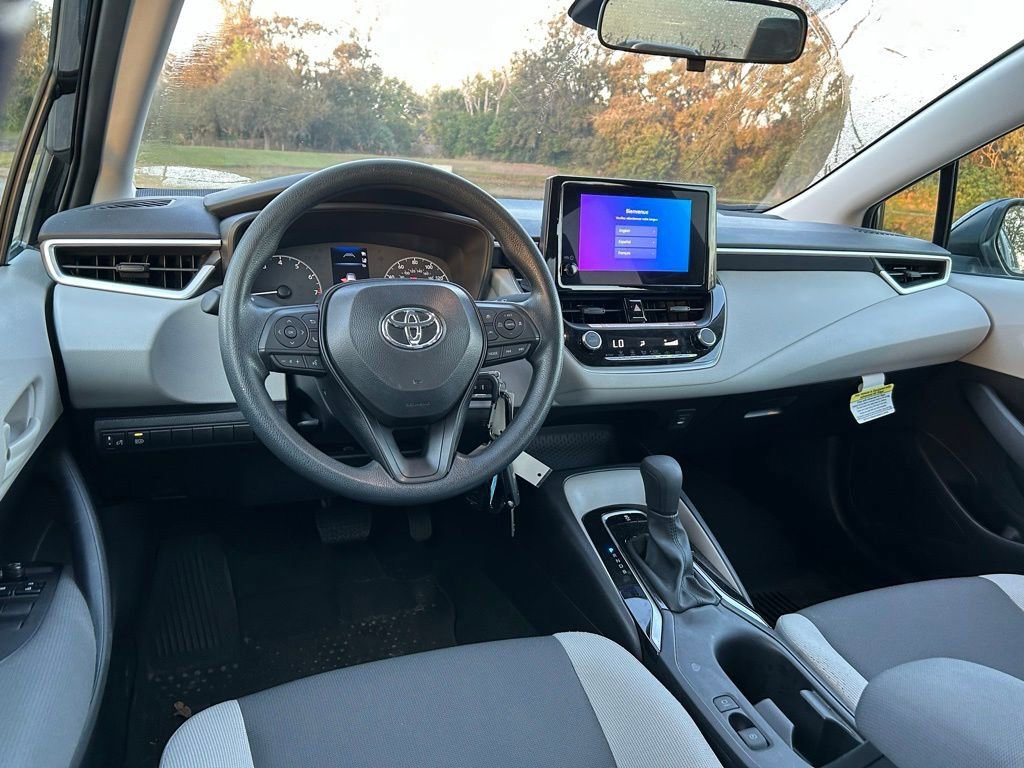 Used 2025 Toyota Corolla LE image 12