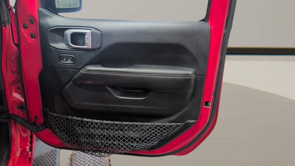Used 2018 Jeep Wrangler Unlimited Sahara w/ Uconnect 4C Nav & Sound Group AWD/4WD image 23