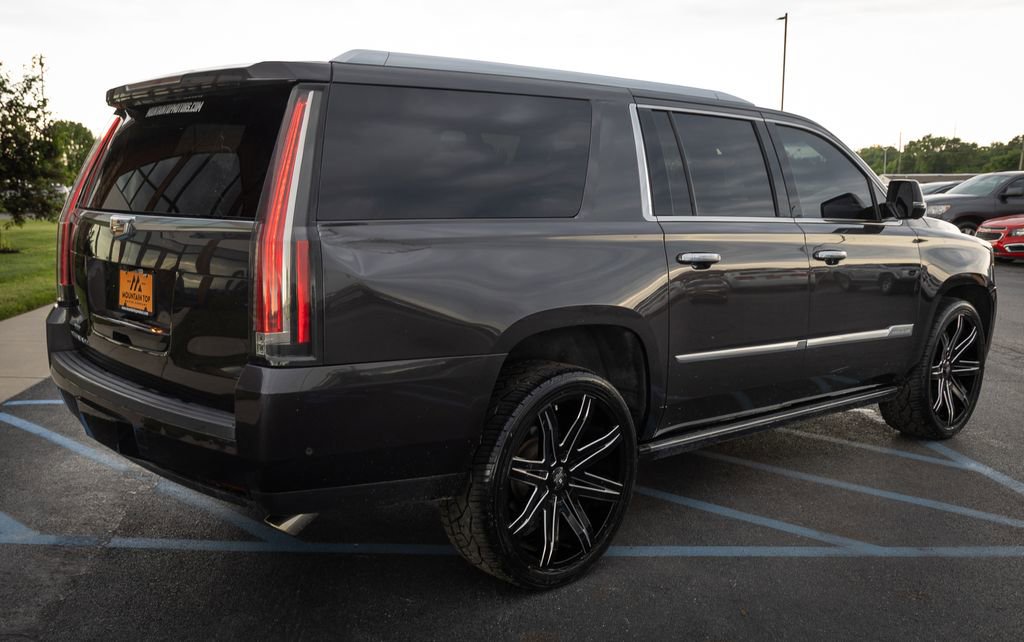 Used 2017 Cadillac Escalade ESV Premium Luxury w/ LPO, Radiant Package AWD/4WD image 29