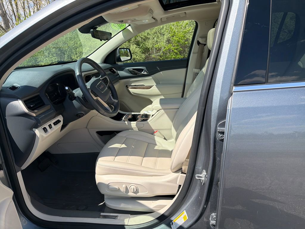 Used 2020 GMC Acadia Denali w/ Denali Ultimate Package AWD/4WD image 10