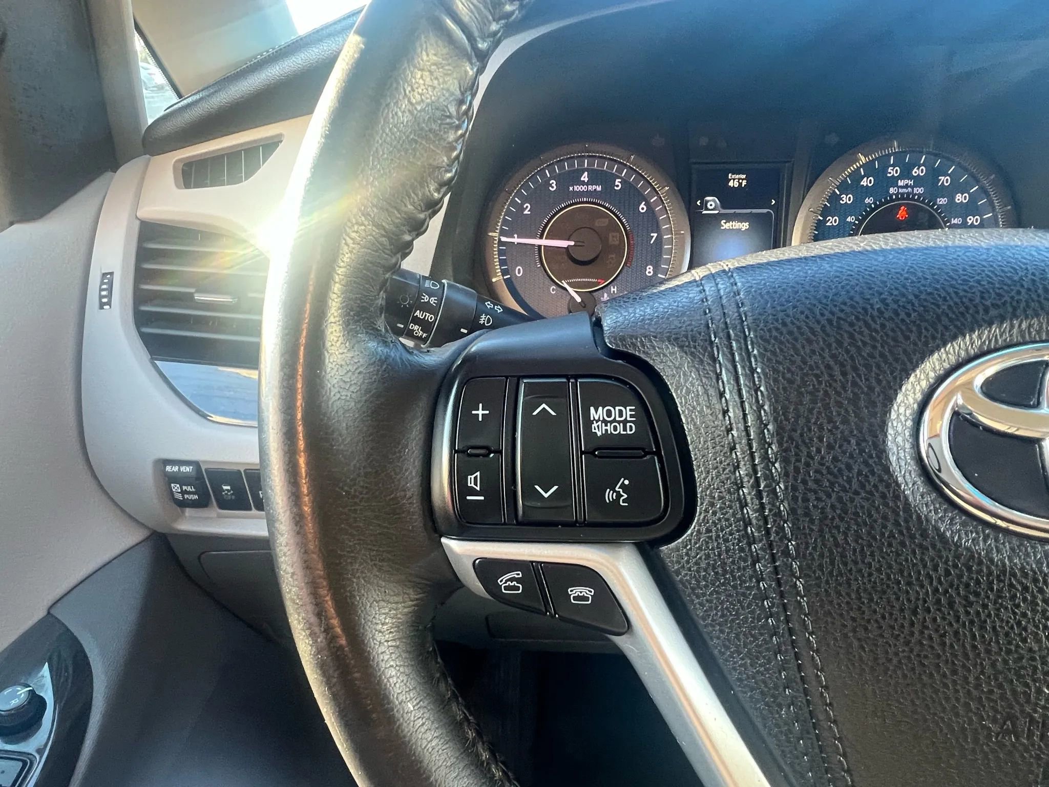 Used 2016 Toyota Sienna XLE w/ XLE Navigation Package AWD/4WD image 14