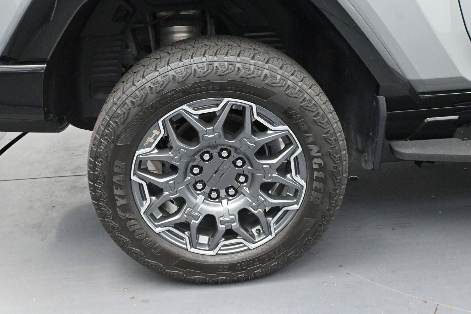 Used 2024 GMC Hummer EV 3X AWD/4WD image 40