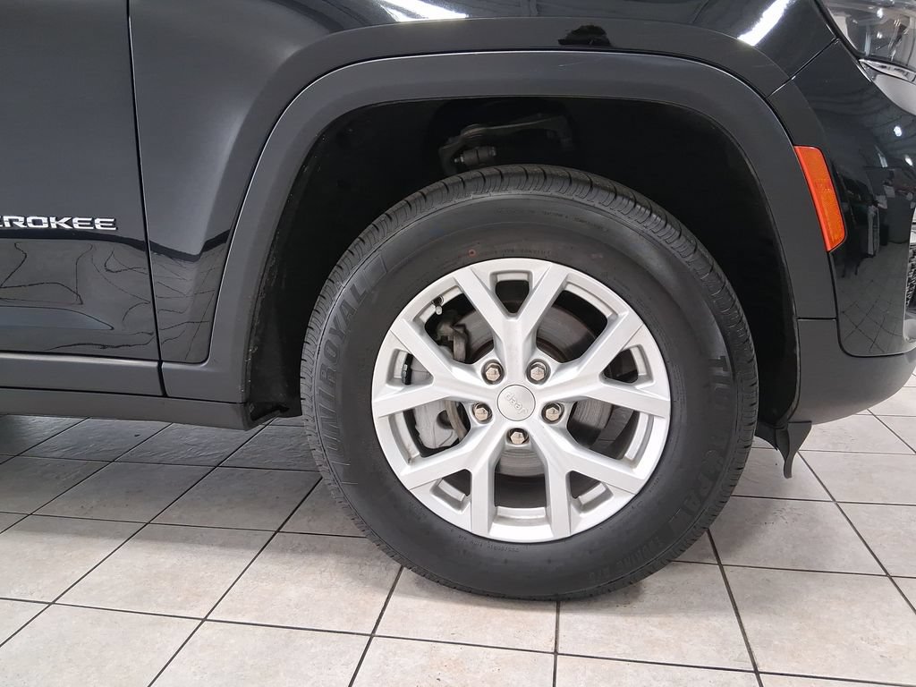 Used 2023 Jeep Grand Cherokee Limited AWD/4WD image 47