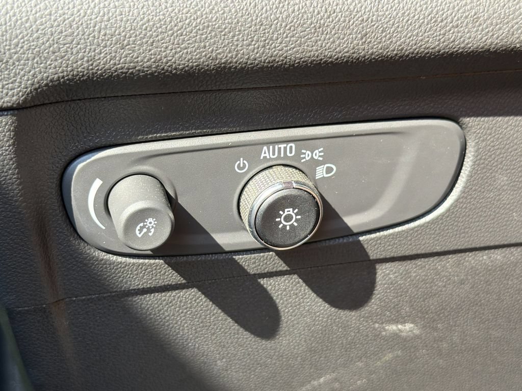 Used 2023 Buick Envision Preferred FWD image 12