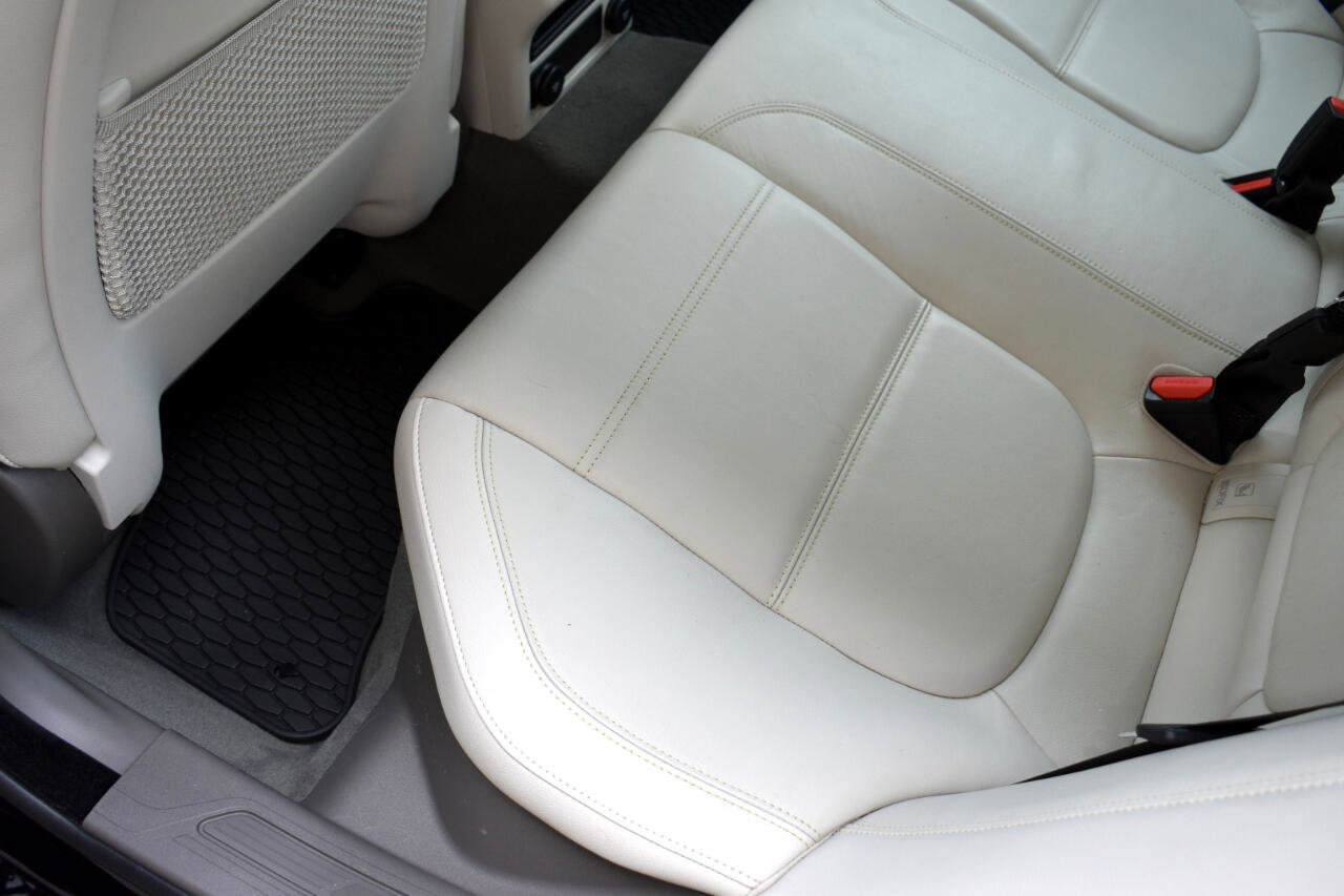 Used 2019 Jaguar XE Prestige image 26