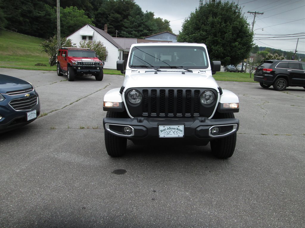 Used 2021 Jeep Gladiator Sport image 3